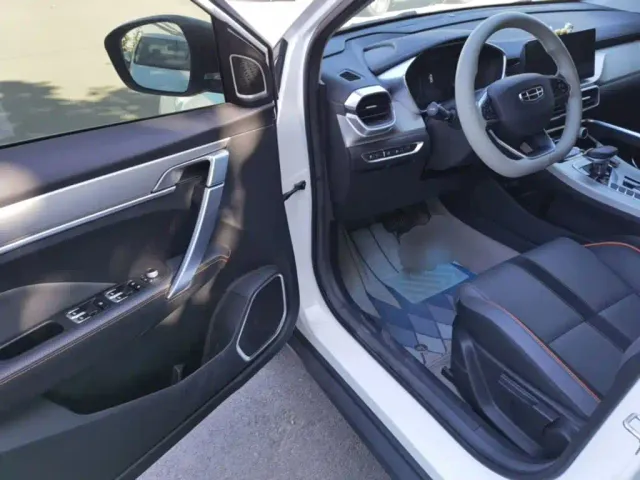 Geely Binyue — Фото автомобиля 15