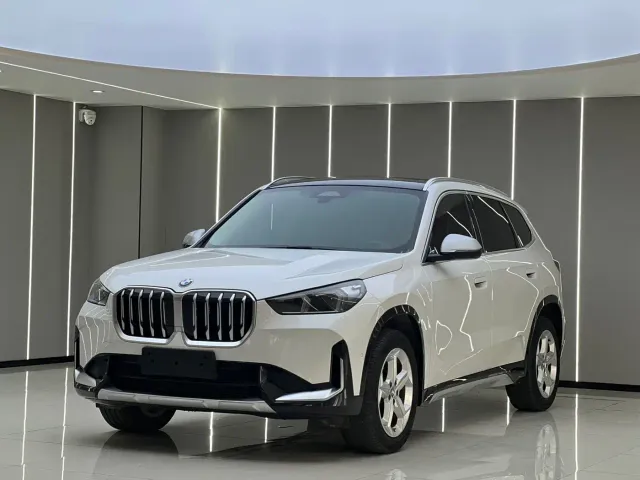 Фотография автомобиля — BMW X1