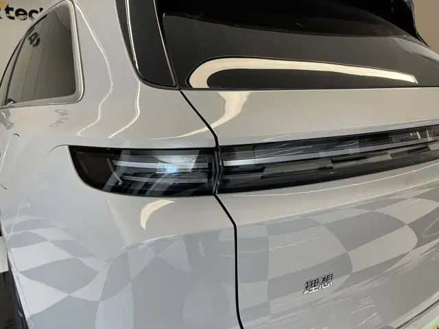 Li Auto L6 — Фото автомобиля 10