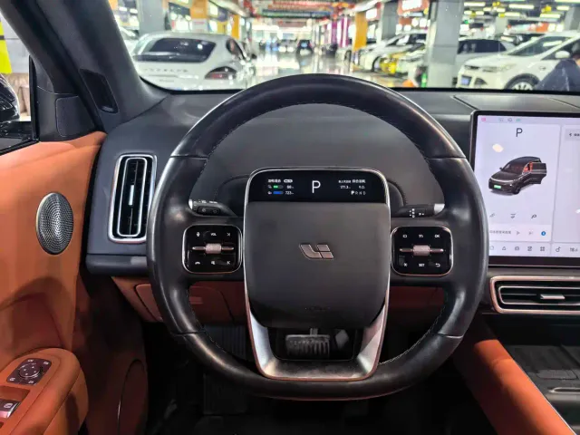 Li Auto L8 — Фото автомобиля 6