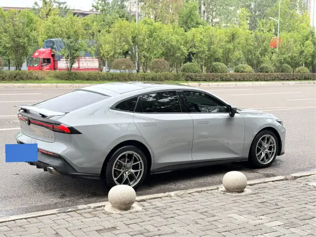 Changan Changan UNI-V 2022 1.5T Premium Model — Фото автомобиля 3