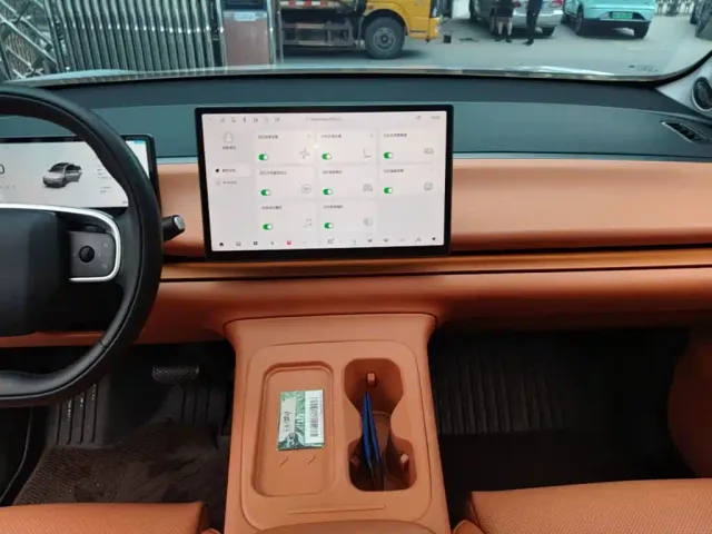 Leapmotor C10 — Фото автомобиля 12