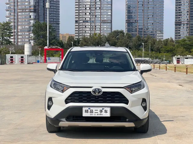 Toyota RAV4 — Фото автомобиля 2