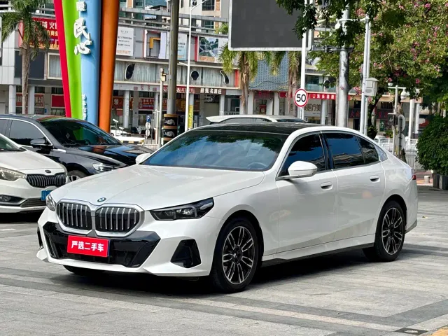 Фотография автомобиля — BMW 5 Series