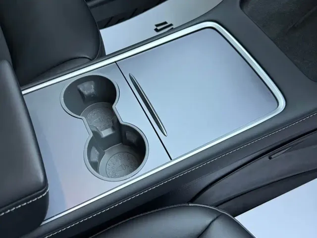 Tesla Model Y — Фото автомобиля 8