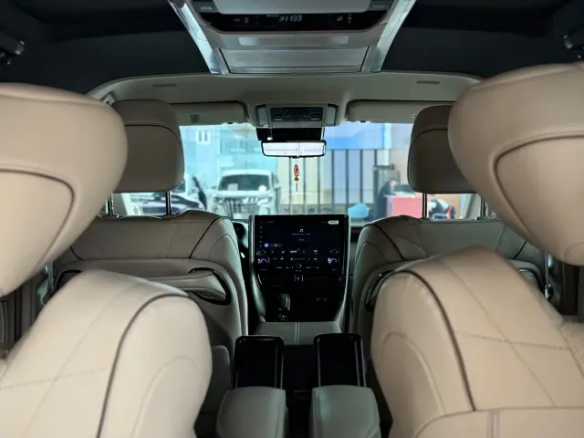 Toyota Alphard — Фото автомобиля 23