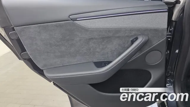 Tesla Model Y — Фото автомобиля 14