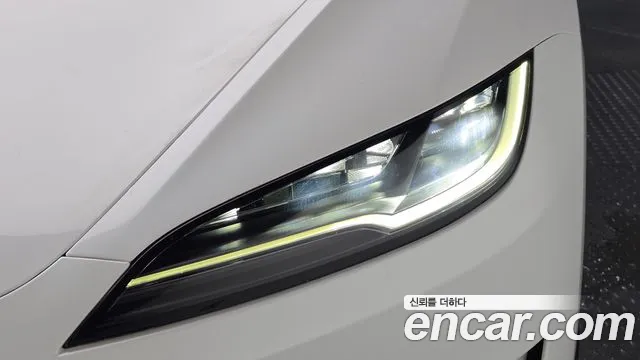 Tesla Model 3 — Фото автомобиля 6