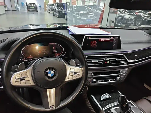 BMW 7 Series — Фото автомобиля 9