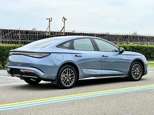 BYD Seal 07 DM-i — Фото автомобиля 4