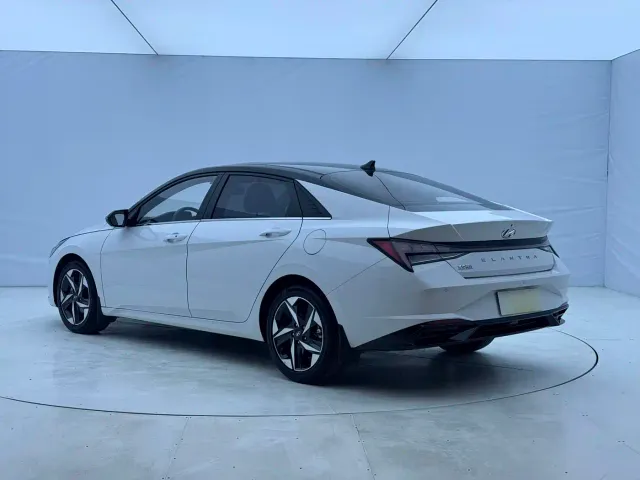 Hyundai Elantra — Фото автомобиля 6