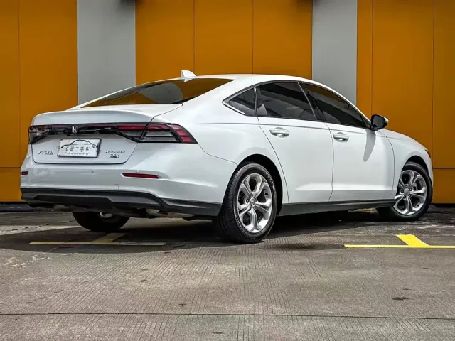 Honda Accord — Фото автомобиля 3