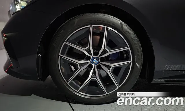 BMW i5 G60 — Фото автомобиля 5
