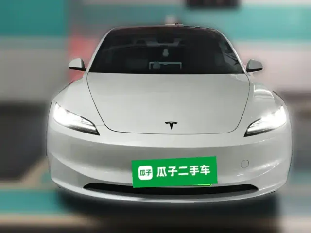 Tesla Model 3 — Фото автомобиля 2