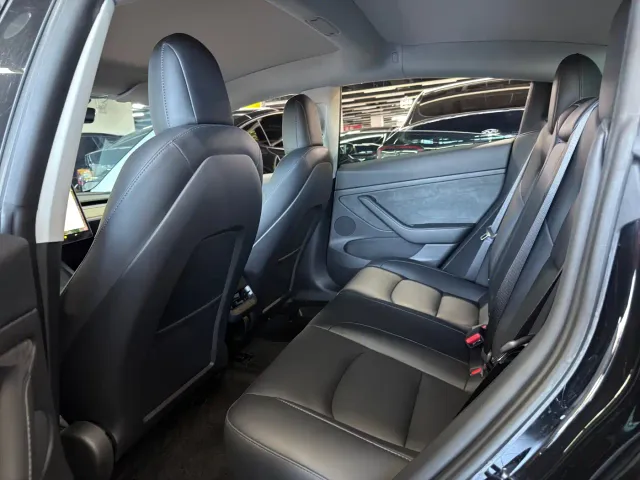 Tesla Model 3 — Фото автомобиля 10