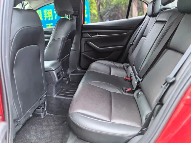 Mazda Axela — Фото автомобиля 6