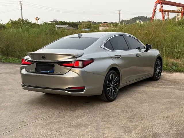 Lexus ES — Фото автомобиля 20
