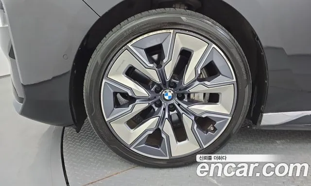 BMW i7 G70 — Фото автомобиля 5