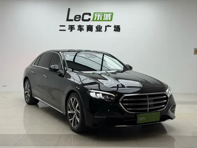 Mercedes-Benz E-Class — Фото автомобиля 3