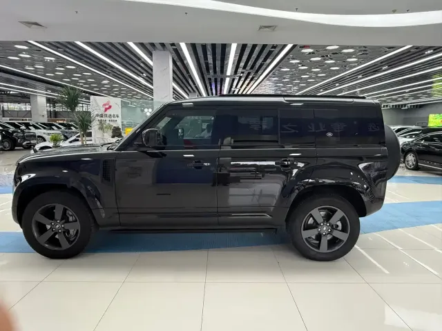 Land Rover Defender — Фото автомобиля 4