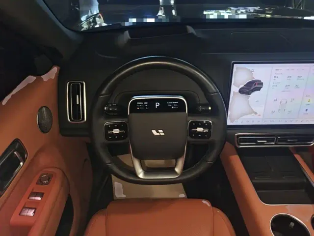 Li Auto L8 — Фото автомобиля 10