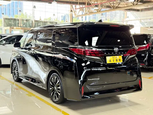 Toyota Alphard — Фото автомобиля 23