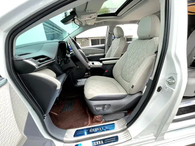 Toyota Sienna — Фото автомобиля 20