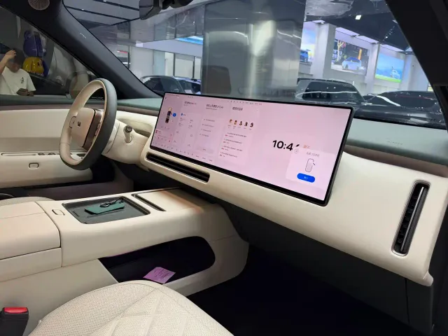 Li Auto L9 — Фото автомобиля 13