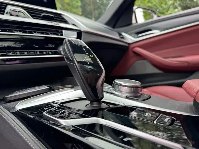 BMW 5 Series — Фото автомобиля 9