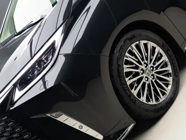 Lexus LM — Фото автомобиля 3