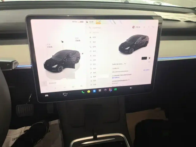 Tesla Model Y — Фото автомобиля 12