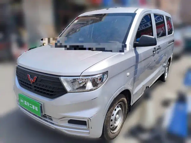 Фотография автомобиля — Wuling Hongguang V
