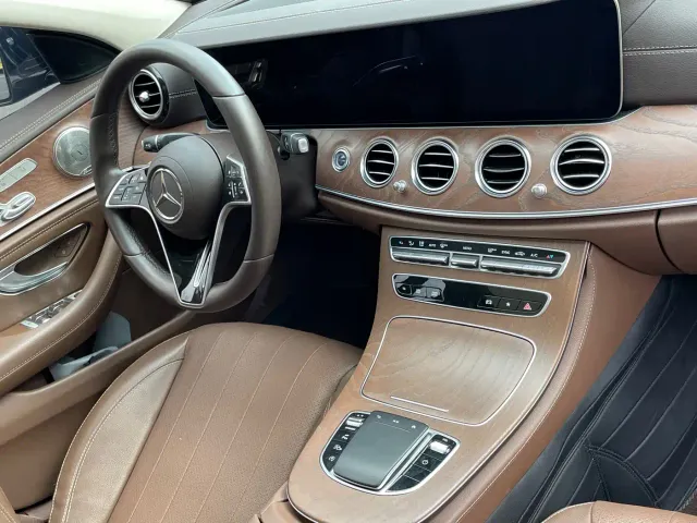 Mercedes-Benz E-Class — Фото автомобиля 13