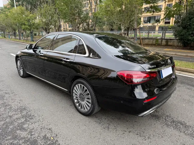 Mercedes-Benz E-Class — Фото автомобиля 7