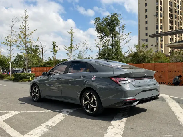 Hyundai Elantra — Фото автомобиля 8
