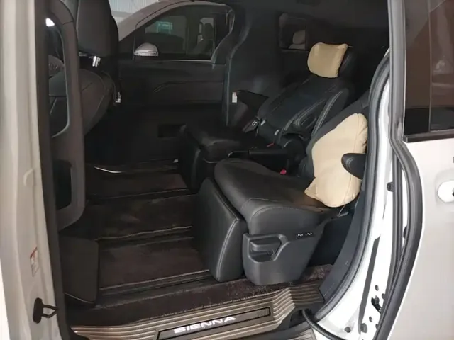 Toyota Sienna — Фото автомобиля 16