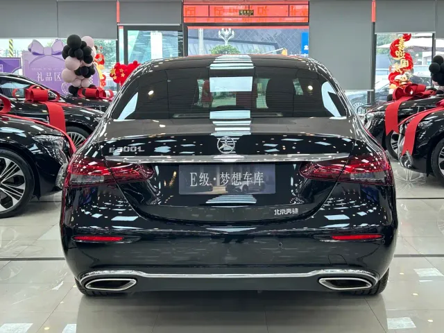 Mercedes-Benz E-Class — Фото автомобиля 4