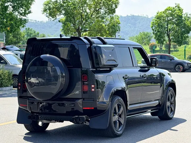 Land Rover Defender — Фото автомобиля 3