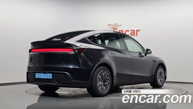 Фотография автомобиля — Tesla Model Y