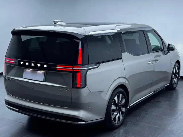 Volvo EM90 — Фото автомобиля 21