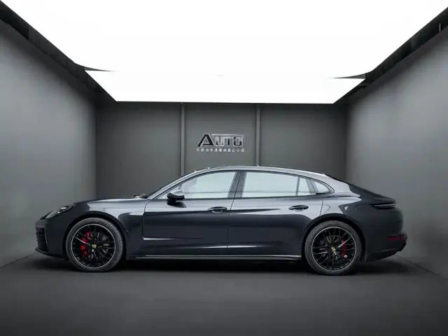 Porsche Panamera — Фото автомобиля 3