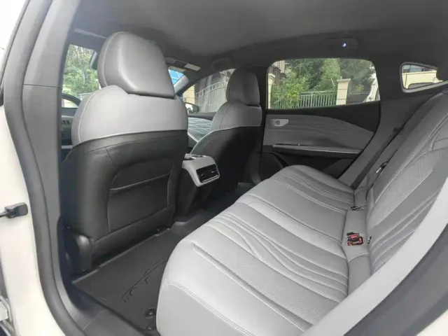 Geely Galaxy E8 — Фото автомобиля 5