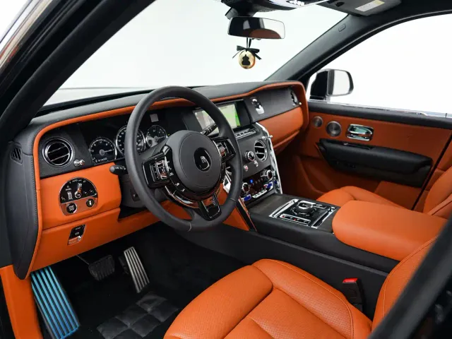 Rolls-Royce Cullinan — Фото автомобиля 11
