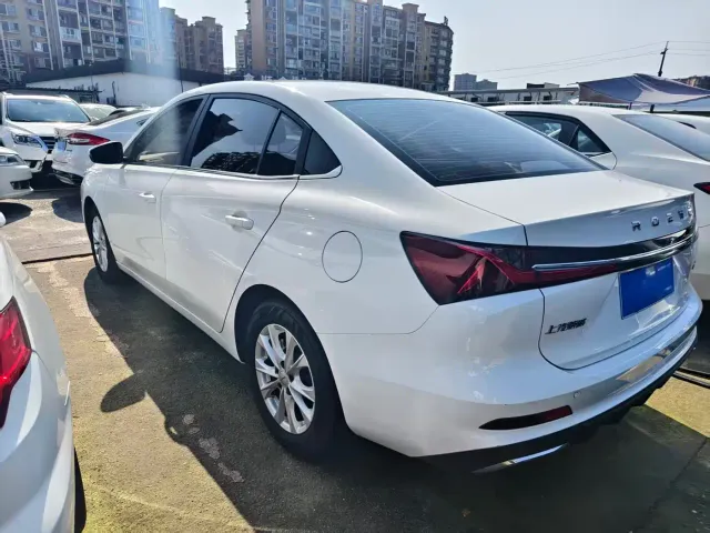 Roewe i5 — Фото автомобиля 12