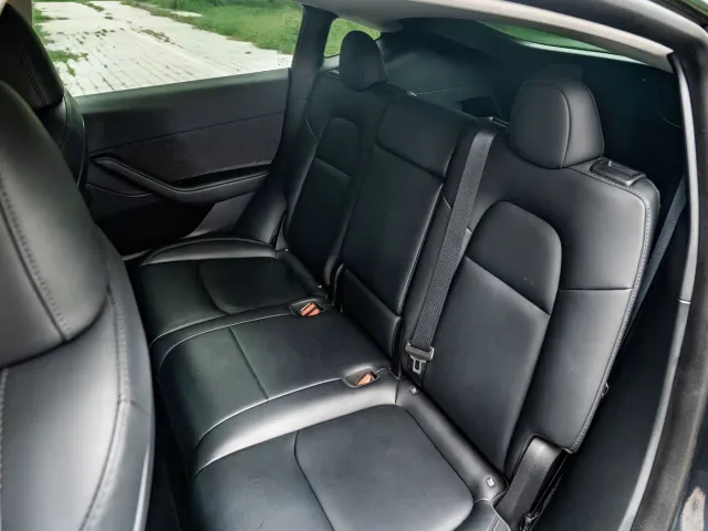 Tesla Model Y — Фото автомобиля 15