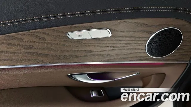 Mercedes-Benz E-Class — Фото автомобиля 7
