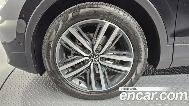 Volkswagen Tiguan — Фото автомобиля 5