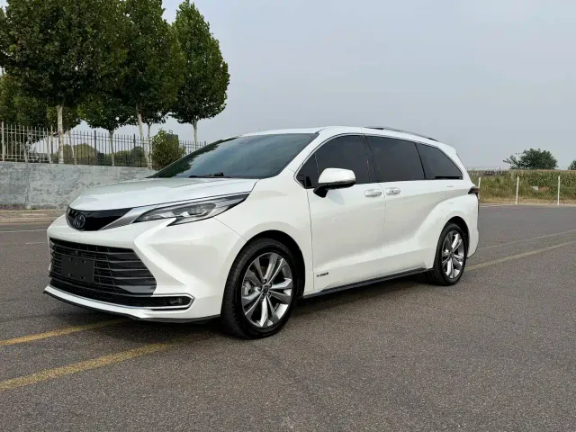 Фотография автомобиля — Toyota Sienna