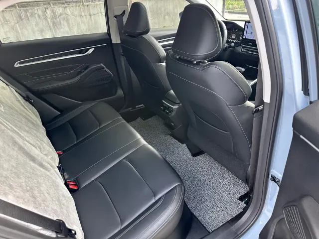 Geely Emgrand — Фото автомобиля 8