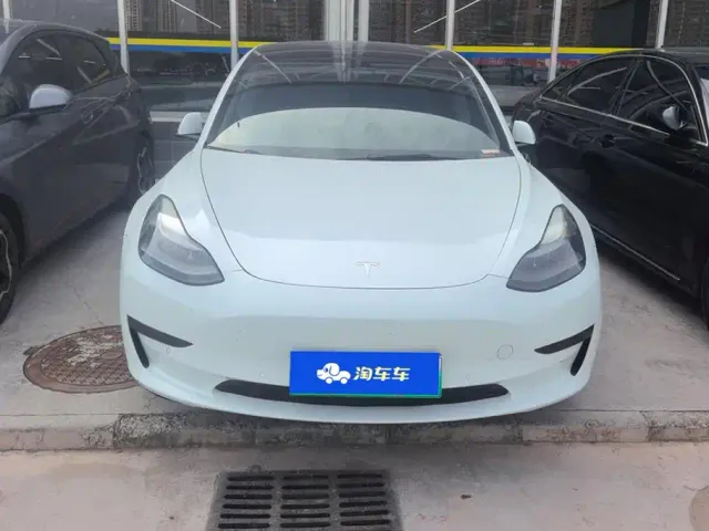 Tesla Model 3 — Фото автомобиля 2